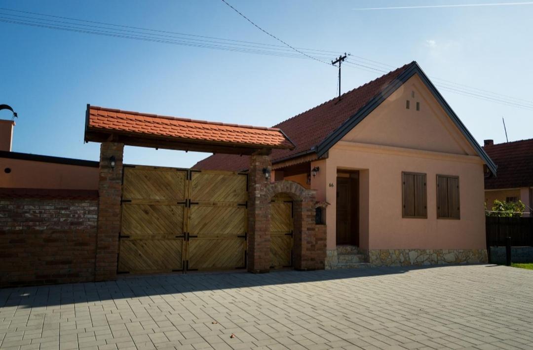 Apartmán Kuca Za Odmor Poppke Fericanci Exteriér fotografie