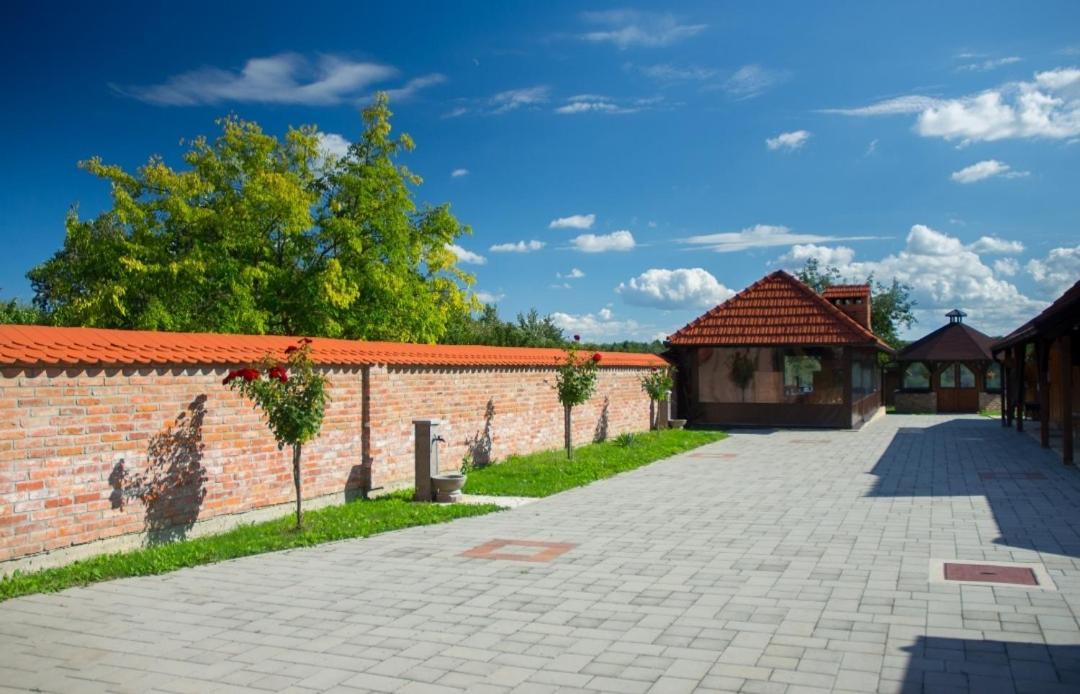 Apartmán Kuca Za Odmor Poppke Fericanci Exteriér fotografie